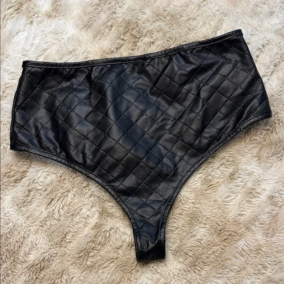 Frederick's of Hollywood Eliza Kate Vegan Leather Quilted Bra Set - NWOT - M - Picture 4 of 5